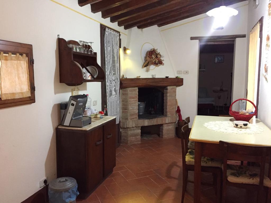 Agriturismo Torrenieri Da Alessandro 皮恩扎 外观 照片