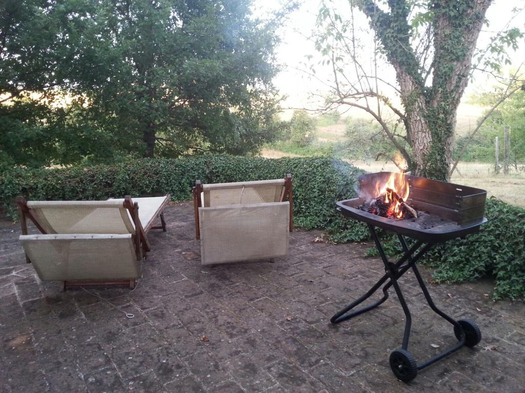 Agriturismo Torrenieri Da Alessandro 皮恩扎 外观 照片